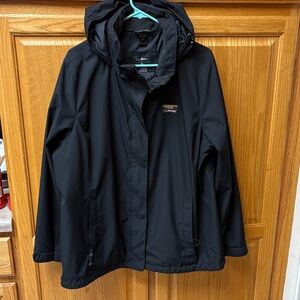 L.L.Bean ladies navy blue rain jacket size 1X excellent condition